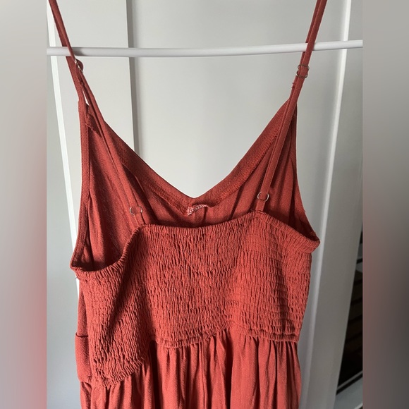 NWOT V-neck Cutout Jumpsuit in Rust Size S - Picture 6 of 6